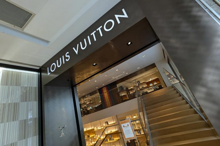 ルイヴィトン直営店